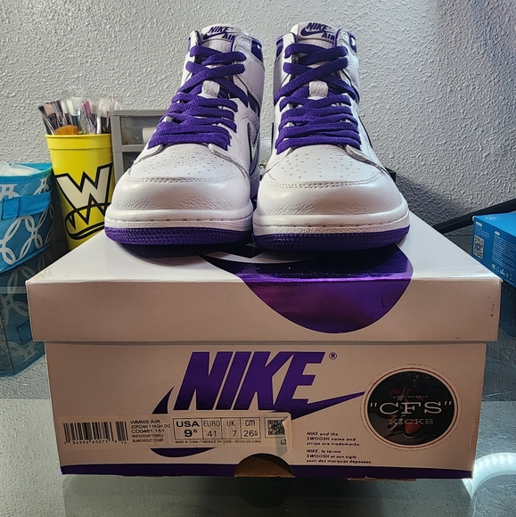 Jordan 1 Retro High - Picture 2 of 4